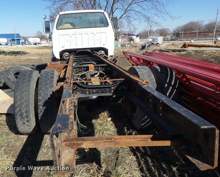 image for item DA9410 2004 Ford F750 Super Duty truck cab and chassis