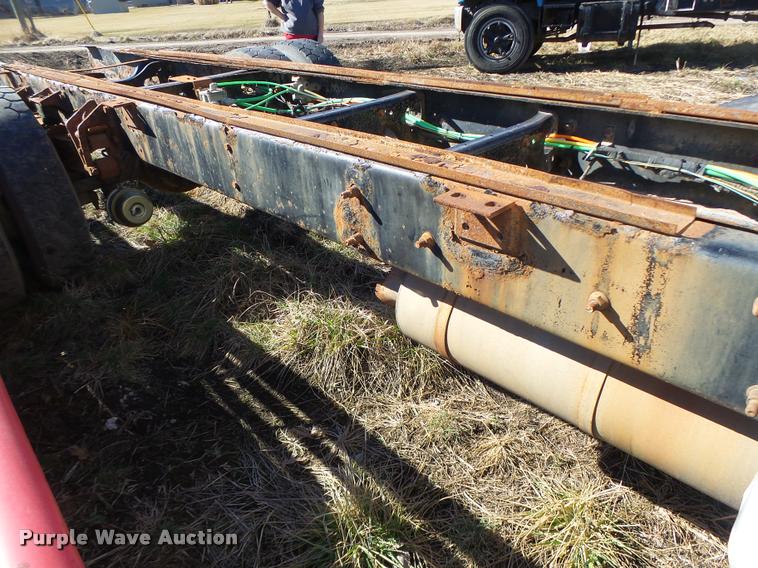 image for item DA9410 2004 Ford F750 Super Duty truck cab and chassis