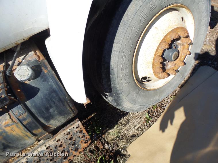 image for item DA9410 2004 Ford F750 Super Duty truck cab and chassis