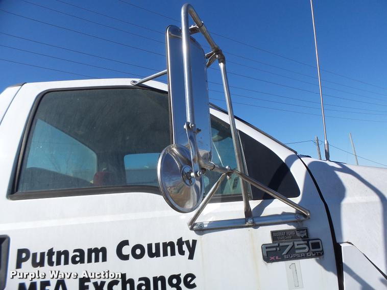 image for item DA9410 2004 Ford F750 Super Duty truck cab and chassis