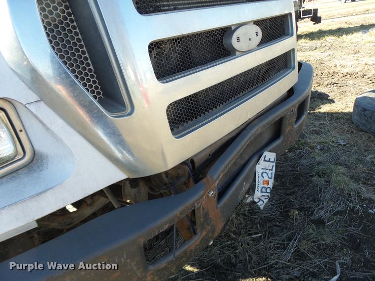 image for item DA9410 2004 Ford F750 Super Duty truck cab and chassis