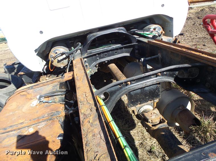 image for item DA9410 2004 Ford F750 Super Duty truck cab and chassis