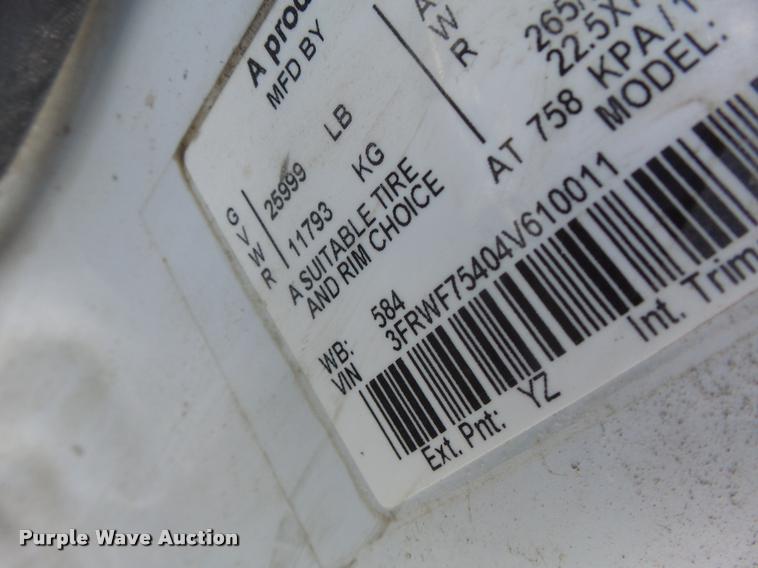 image for item DA9410 2004 Ford F750 Super Duty truck cab and chassis