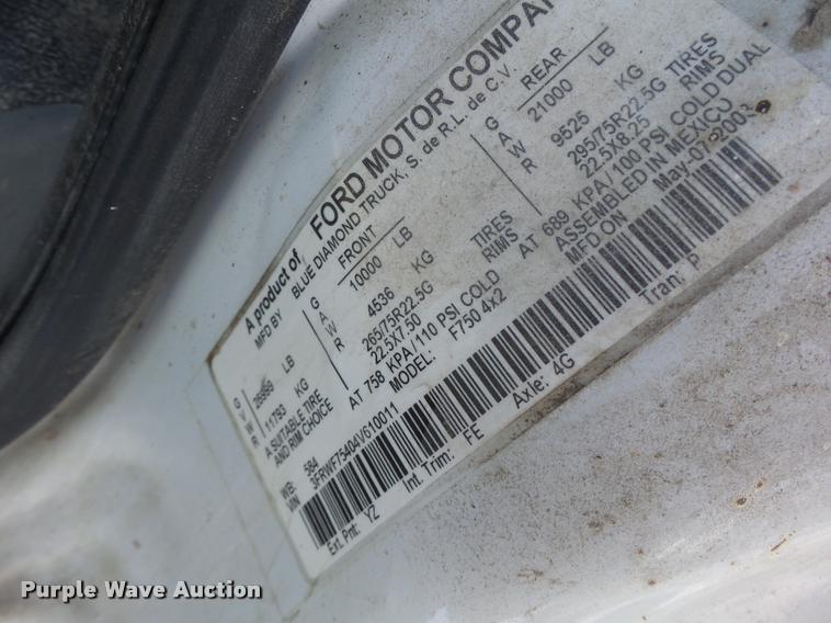 image for item DA9410 2004 Ford F750 Super Duty truck cab and chassis