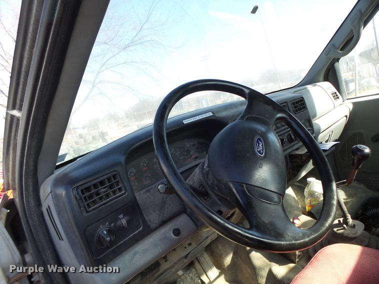 image for item DA9410 2004 Ford F750 Super Duty truck cab and chassis