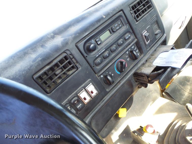 image for item DA9410 2004 Ford F750 Super Duty truck cab and chassis