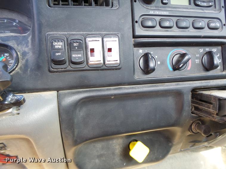 image for item DA9410 2004 Ford F750 Super Duty truck cab and chassis