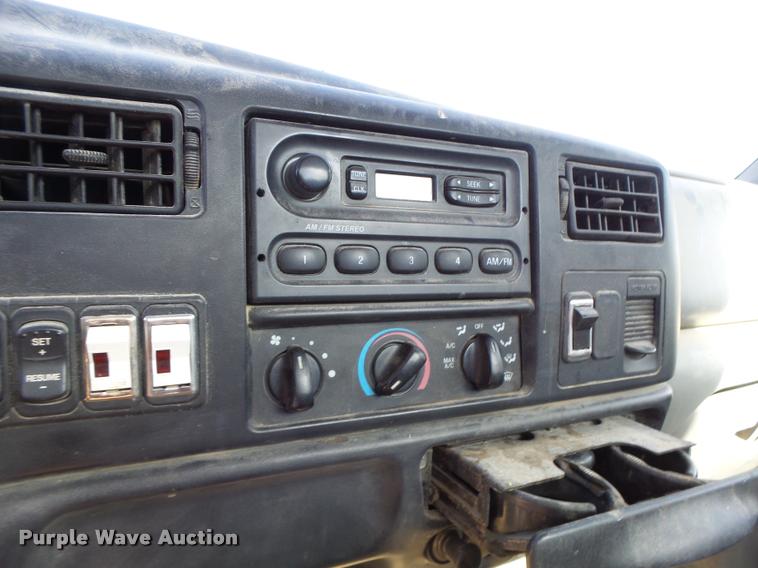 image for item DA9410 2004 Ford F750 Super Duty truck cab and chassis