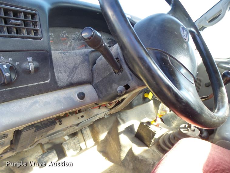 image for item DA9410 2004 Ford F750 Super Duty truck cab and chassis