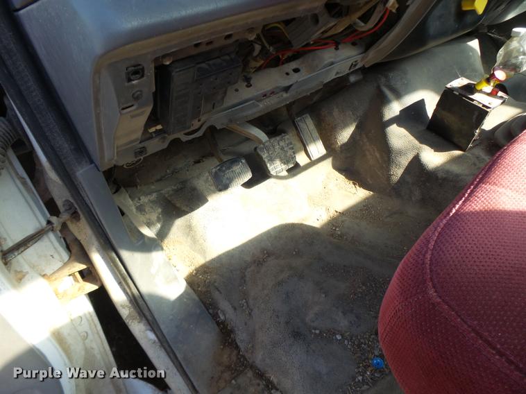 image for item DA9410 2004 Ford F750 Super Duty truck cab and chassis