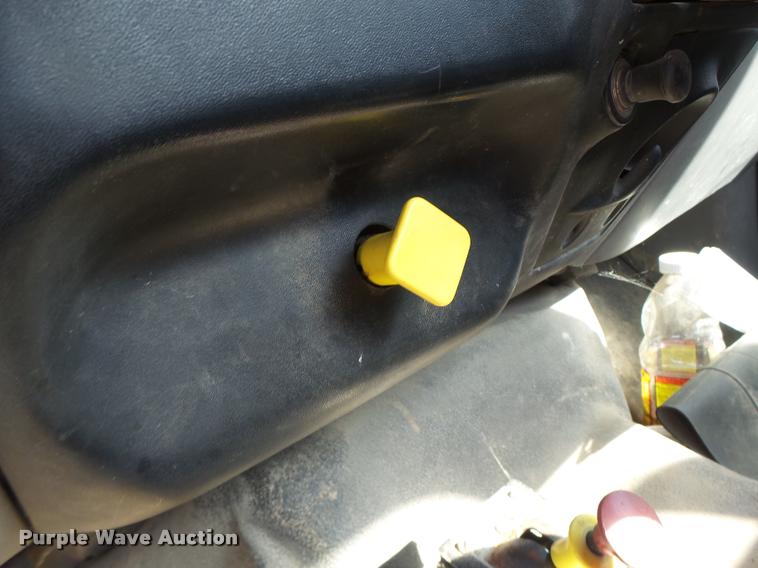 image for item DA9410 2004 Ford F750 Super Duty truck cab and chassis