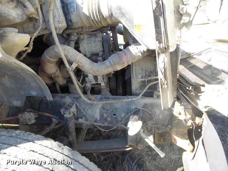 image for item DA9410 2004 Ford F750 Super Duty truck cab and chassis