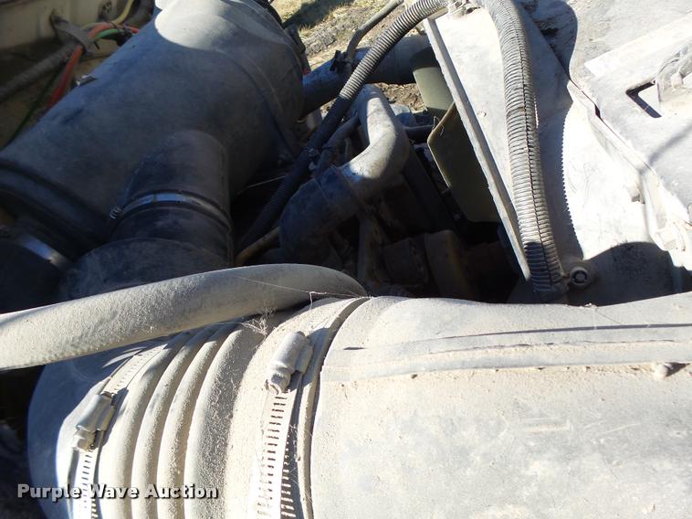 image for item DA9410 2004 Ford F750 Super Duty truck cab and chassis