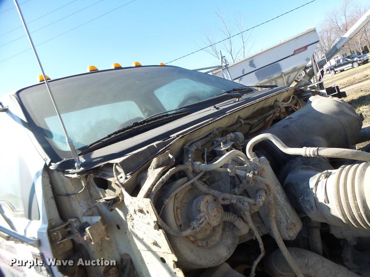 image for item DA9410 2004 Ford F750 Super Duty truck cab and chassis