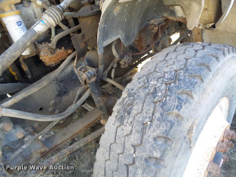 image for item DA9410 2004 Ford F750 Super Duty truck cab and chassis