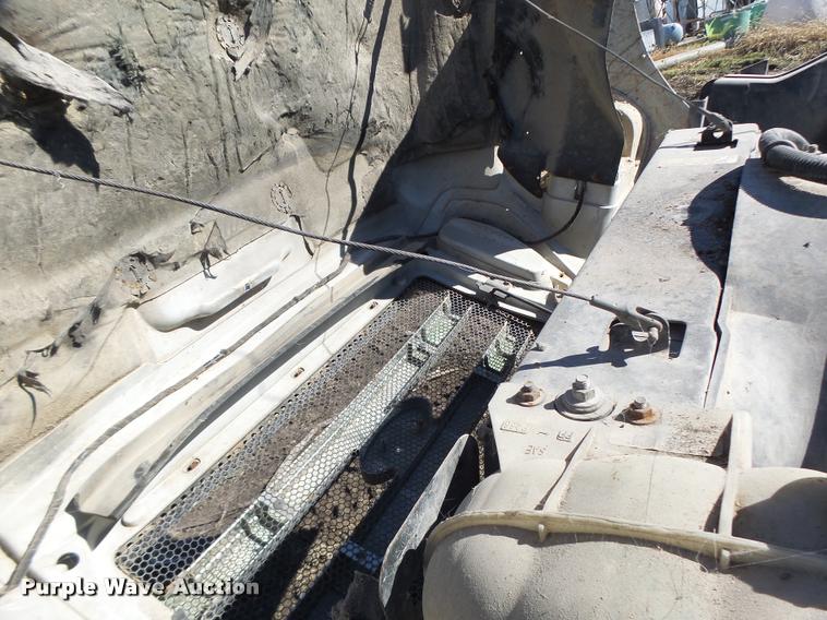 image for item DA9410 2004 Ford F750 Super Duty truck cab and chassis