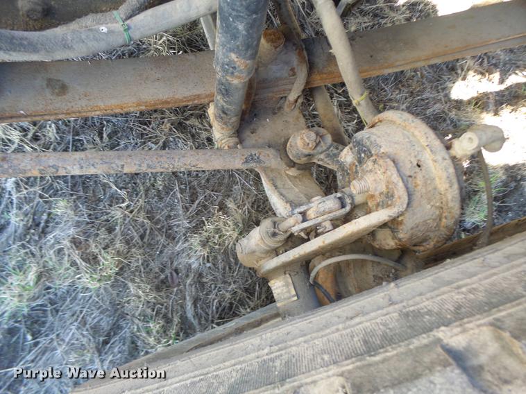 image for item DA9410 2004 Ford F750 Super Duty truck cab and chassis