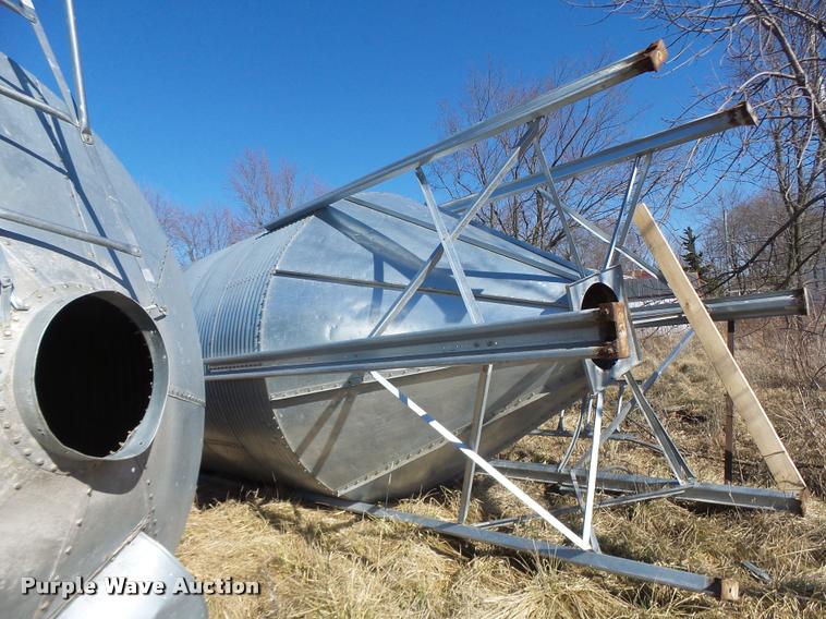 image for item DA9411 Grain bin