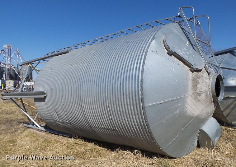 image for item DA9412 Grain bin