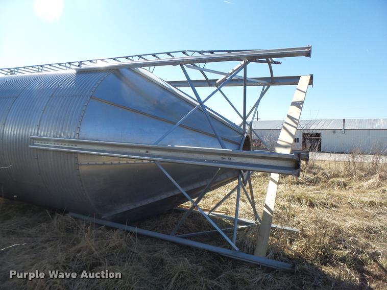 image for item DA9412 Grain bin