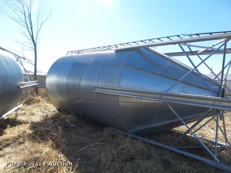 image for item DA9412 Grain bin