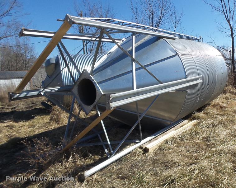 image for item DA9412 Grain bin