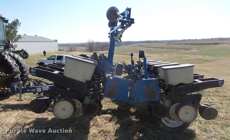 image for item DB0506 Kinze 2210 no-till planter
