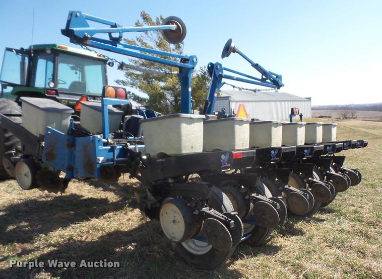 image for item DB0506 Kinze 2210 no-till planter