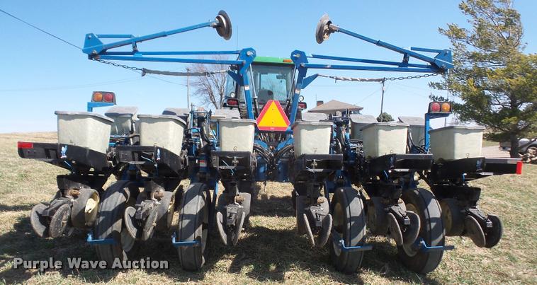 image for item DB0506 Kinze 2210 no-till planter