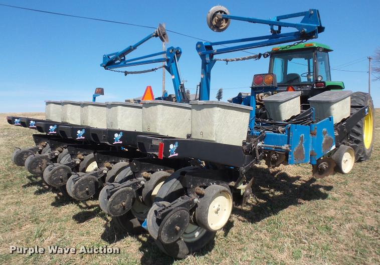 image for item DB0506 Kinze 2210 no-till planter