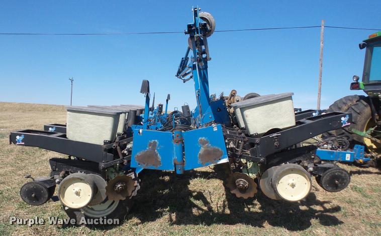 image for item DB0506 Kinze 2210 no-till planter
