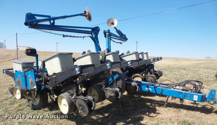 image for item DB0506 Kinze 2210 no-till planter