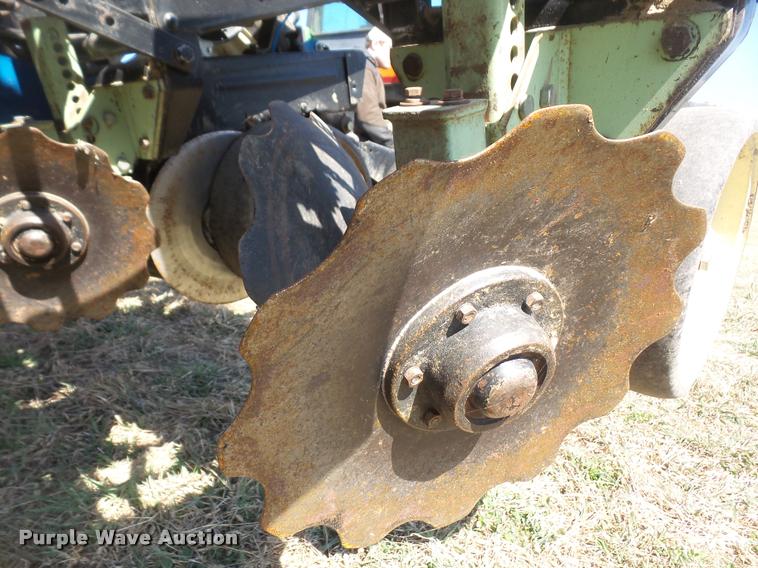 image for item DB0506 Kinze 2210 no-till planter