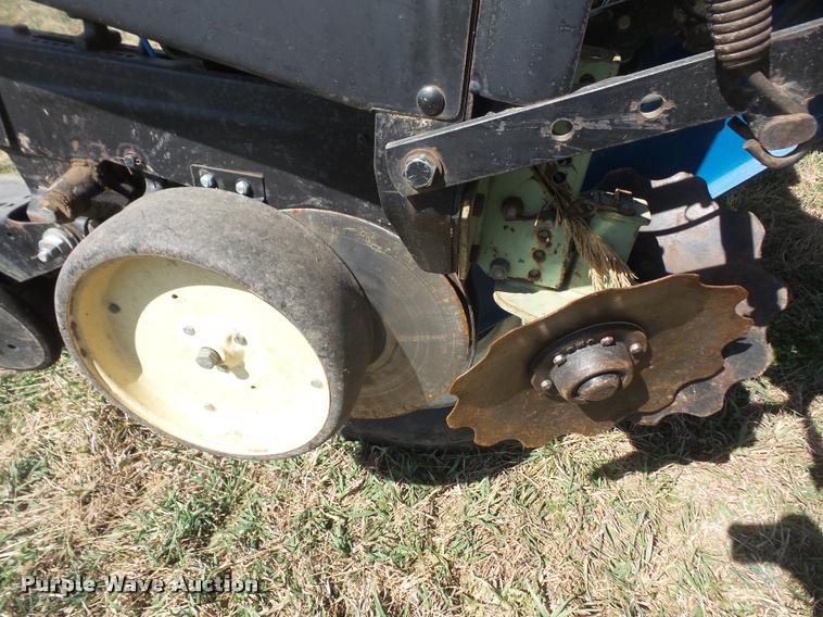 image for item DB0506 Kinze 2210 no-till planter