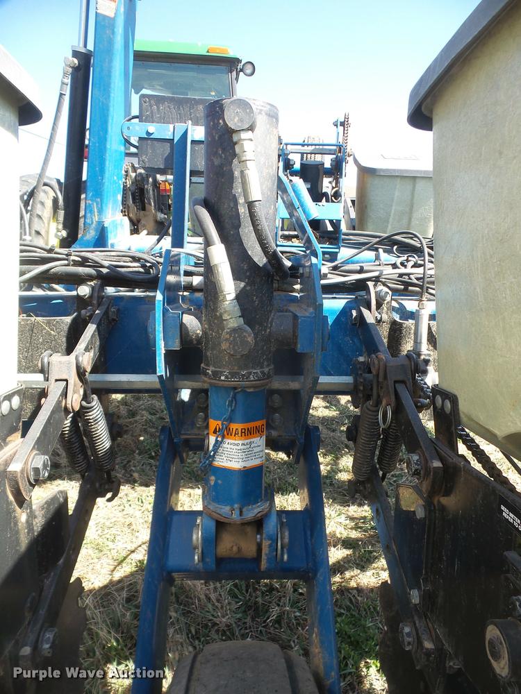 image for item DB0506 Kinze 2210 no-till planter