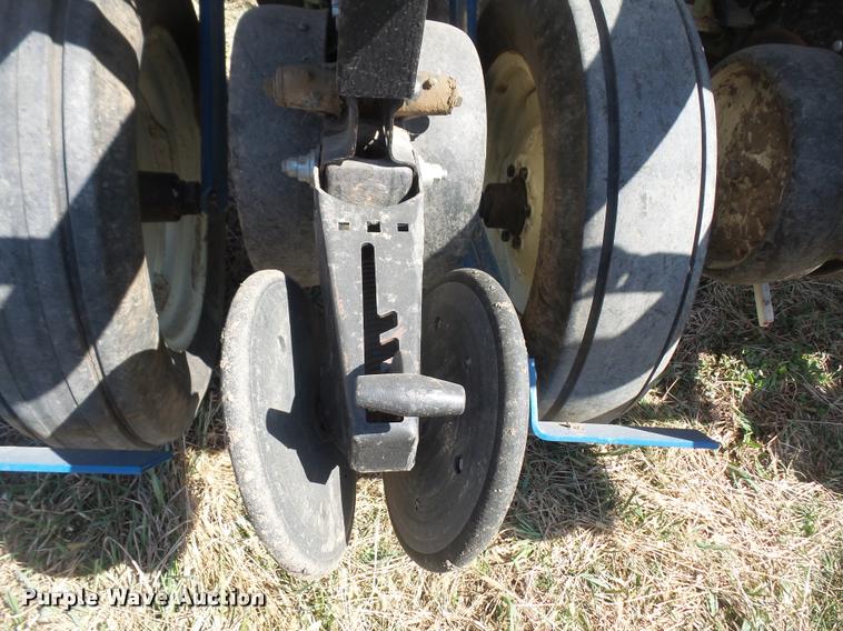 image for item DB0506 Kinze 2210 no-till planter