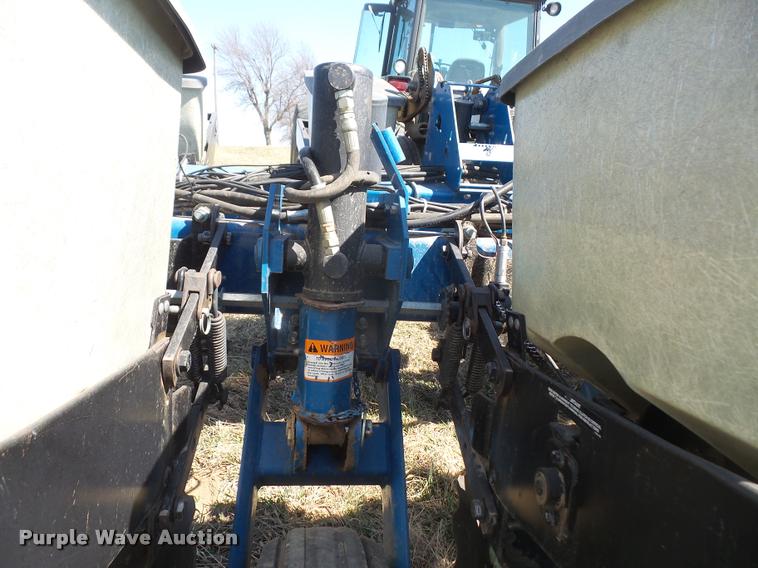 image for item DB0506 Kinze 2210 no-till planter