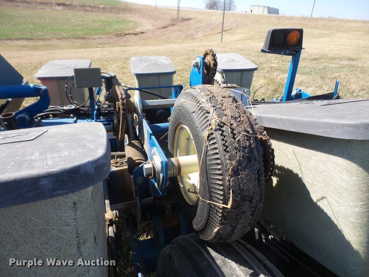 image for item DB0506 Kinze 2210 no-till planter
