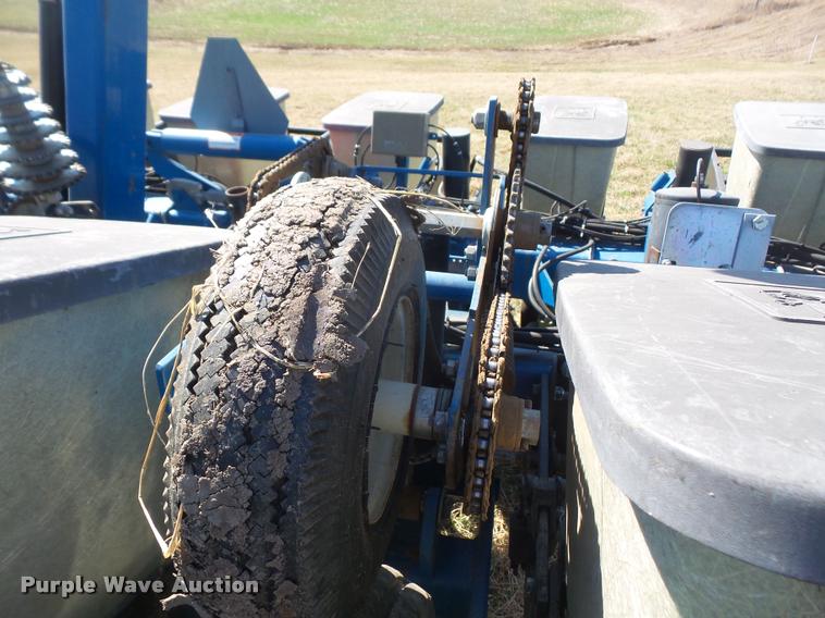 image for item DB0506 Kinze 2210 no-till planter