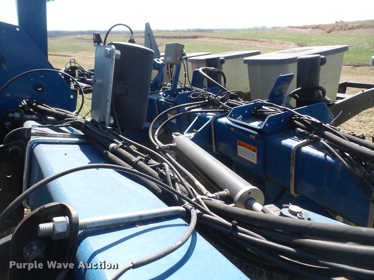 image for item DB0506 Kinze 2210 no-till planter