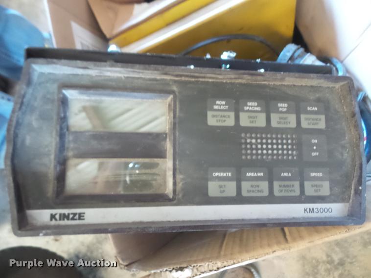 image for item DB0506 Kinze 2210 no-till planter