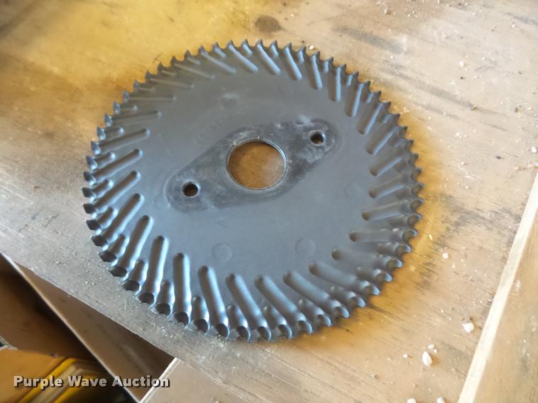 image for item DB0506 Kinze 2210 no-till planter