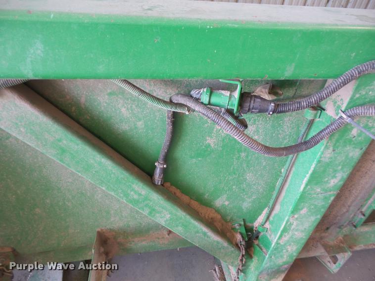 image for item DB0509 1995 John Deere 653A row crop head