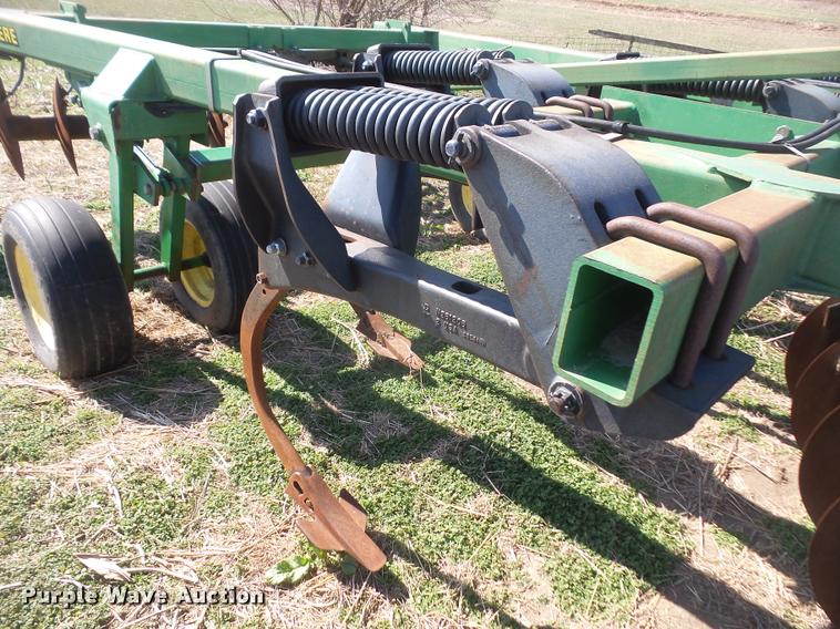 image for item DB0512 John Deere 510 disk chisel