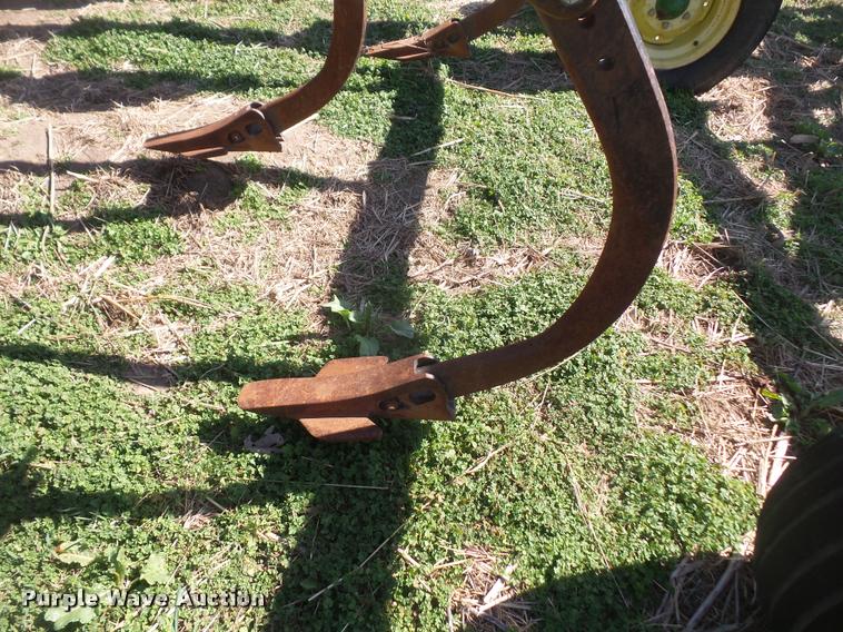 image for item DB0512 John Deere 510 disk chisel