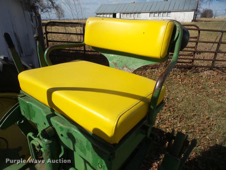 image for item DB0537 1957 John Deere 520 tractor