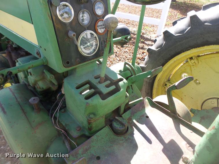 image for item DB0537 1957 John Deere 520 tractor