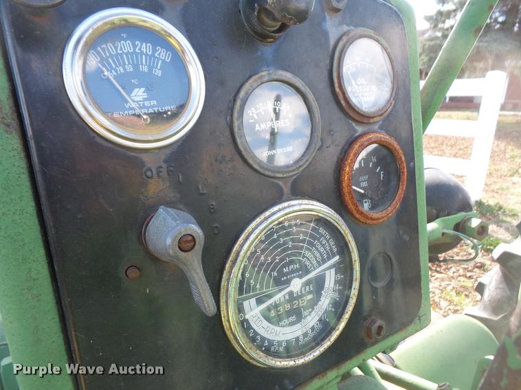 image for item DB0537 1957 John Deere 520 tractor