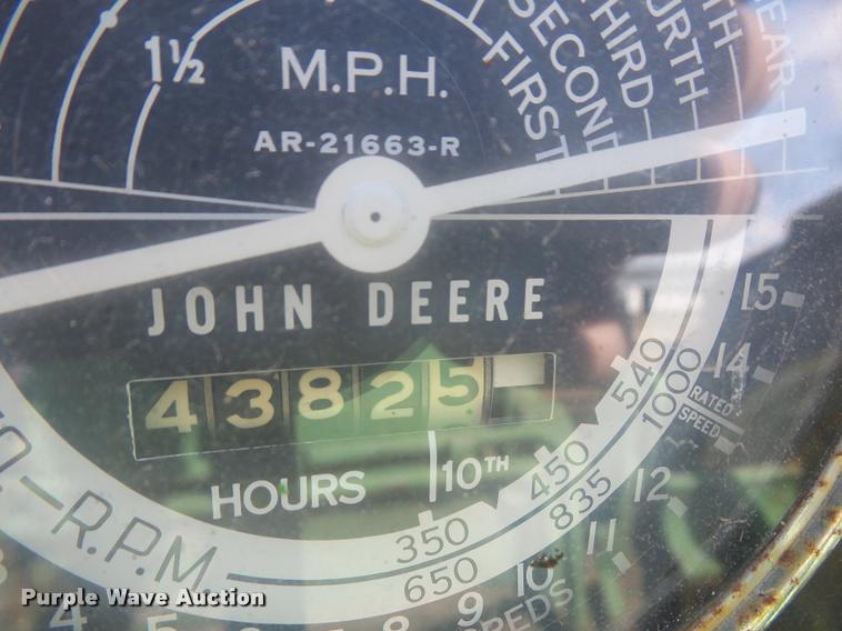 image for item DB0537 1957 John Deere 520 tractor