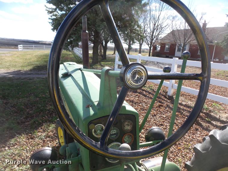 image for item DB0537 1957 John Deere 520 tractor